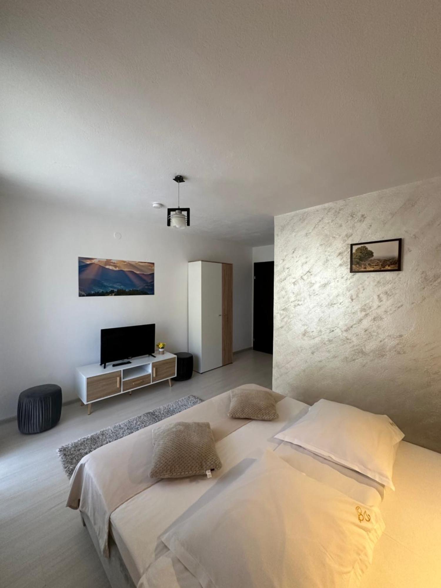 Casuta De Langa Izvor Hotel Moeciu De Sus Exterior foto