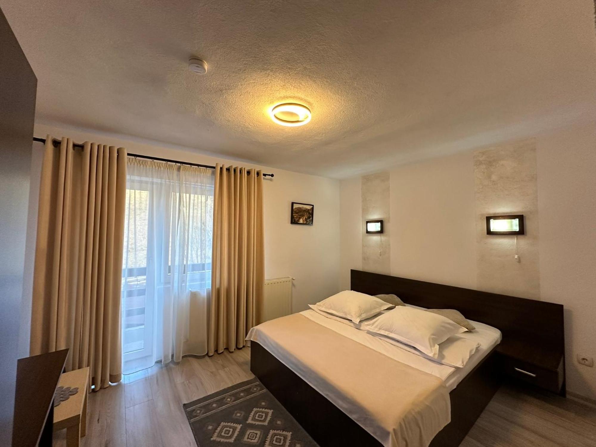 Casuta De Langa Izvor Hotel Moeciu De Sus Exterior foto